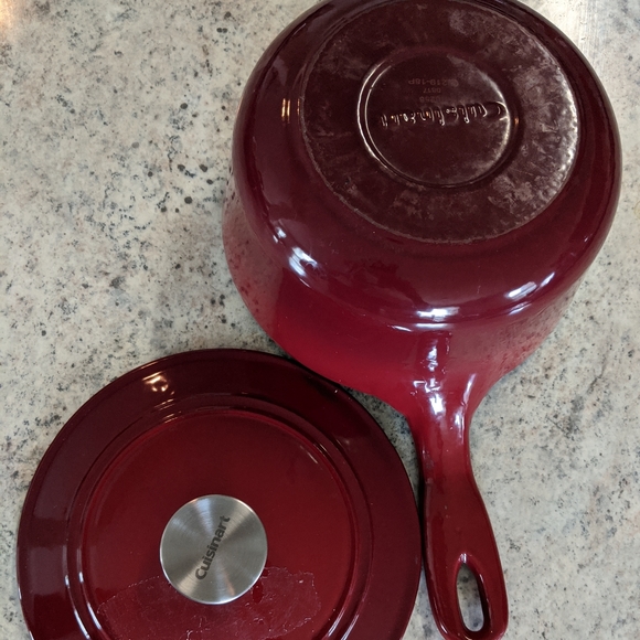 SOLD Cuisinart 2-Quart Saucepan in Cardinal Red - Picture 4 of 4